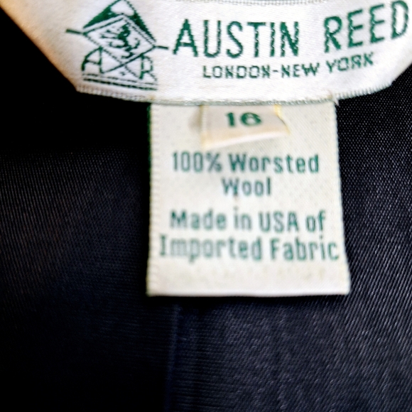 Austin Reed Brand "The Teed" 100% Worsted Wool blazer size 16. - Picture 6 of 7